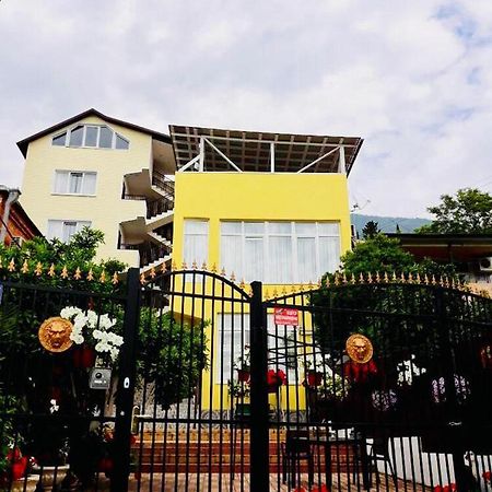 Anna-Saria Guest House Gagra Bagian luar foto